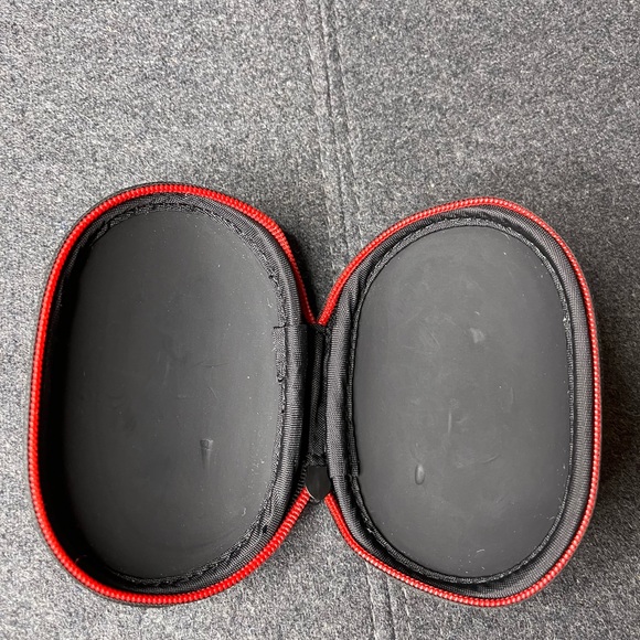 Beats hardshell case - Picture 3 of 5